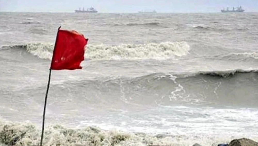 সমুদ্রবন্দরে জারি হলো সতর্ক সংকেত