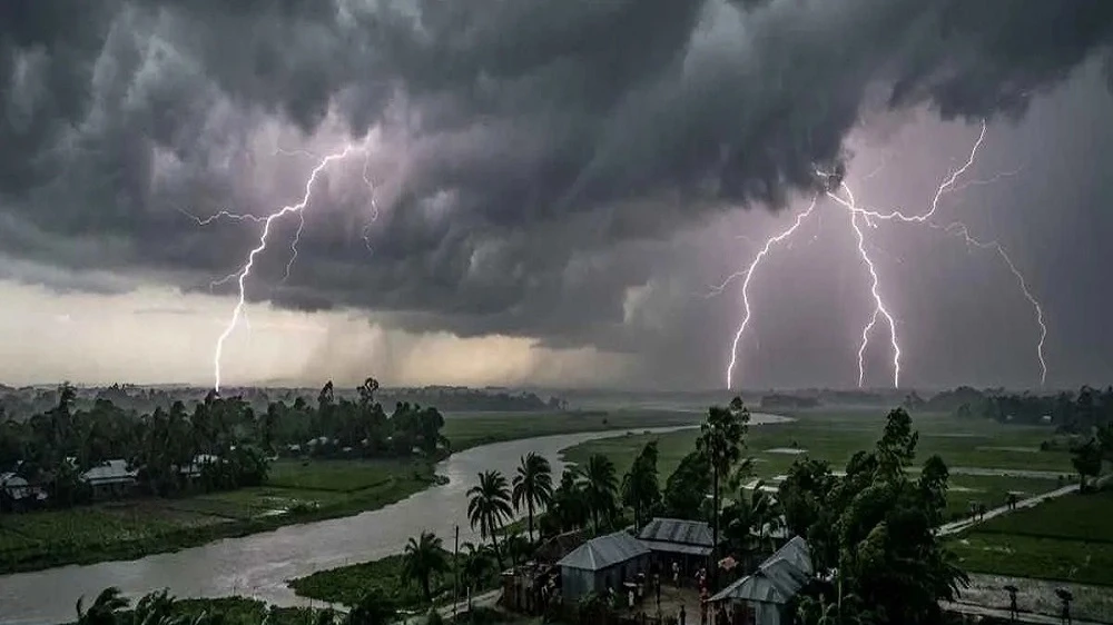 ৭ অঞ্চলে রাতেই ঝড়-বৃষ্টির সম্ভাবনা
